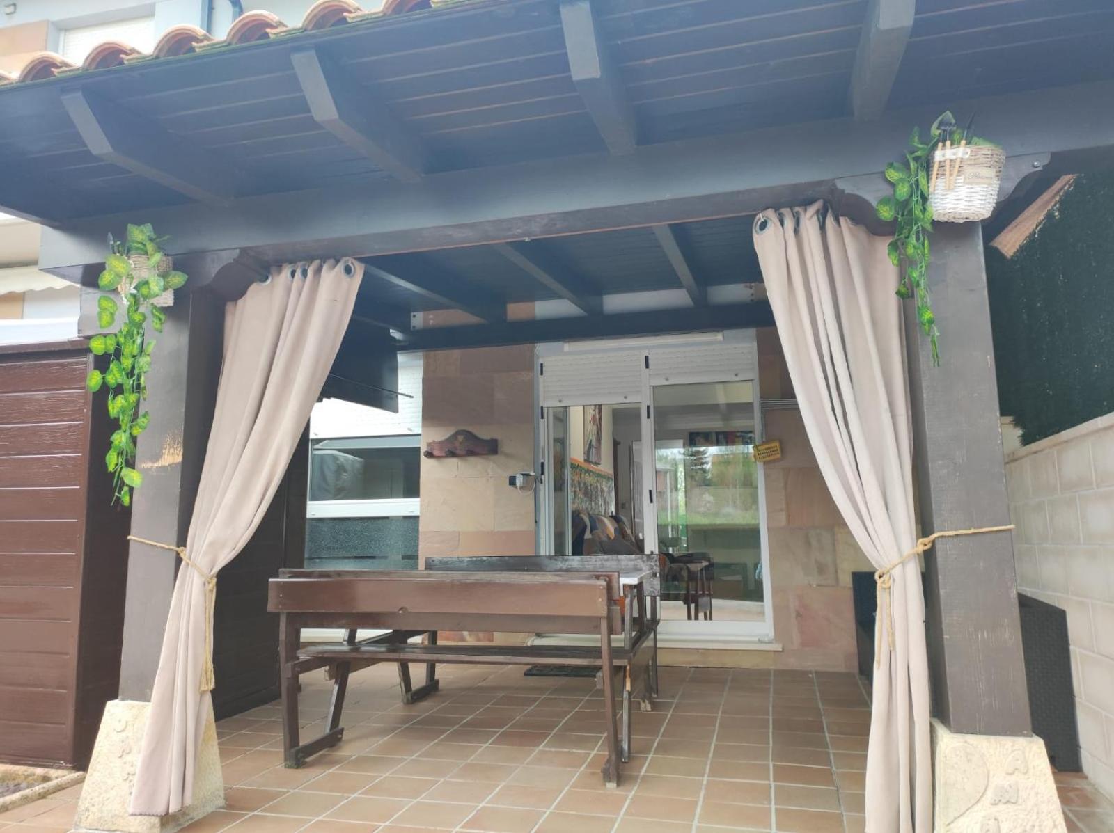 Chalet Bajo Con Jardin, Patio, Cenador Y Barbacoa. Viveda 외부 사진